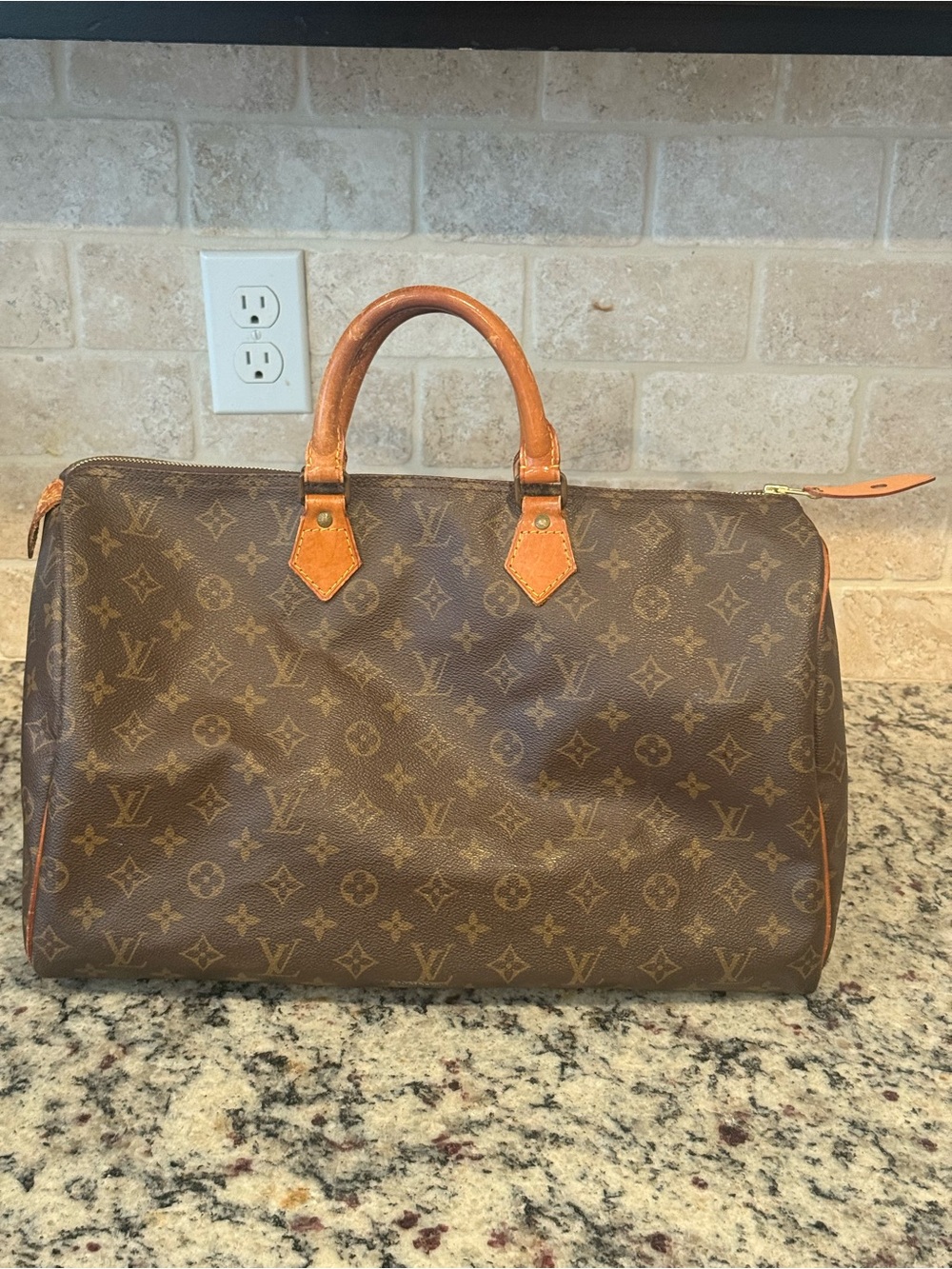 Louis Vuitton Monogram Canvas Speedy 40